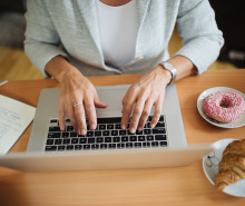 Snacking at work Nenad Stojkovic CC BY 2.0
