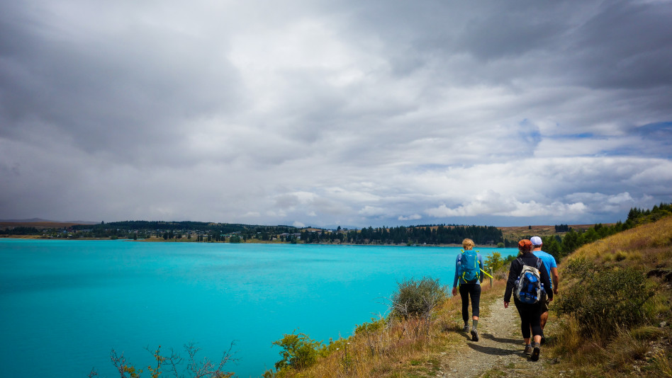Lake Pukaki walk Flying Kiwi Tours CC BY 2.0