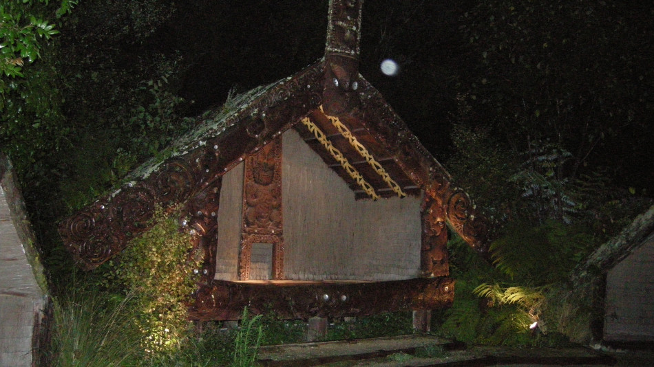 Maori hangi Tim Welbourn 27 Apr 2010 CC BY NC ND 5.0