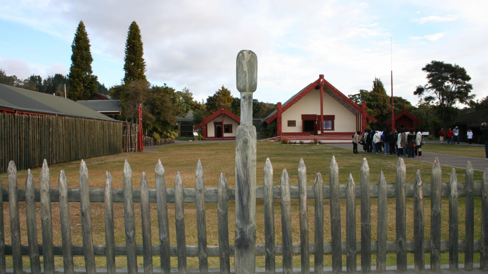 Maori Meeting House Glenn G 15 July 2008 CC BY SA 2.0
