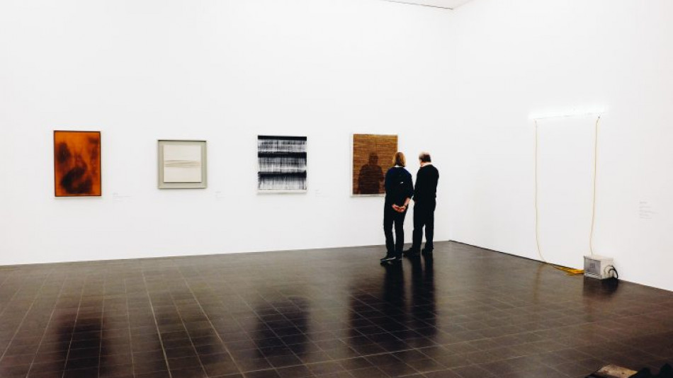 People in the museum barnimages2.com 25 Nov 2016 CC BY 2.0